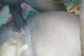 Culo de carne em fishnets tons escuro mexe culo em seu web cam