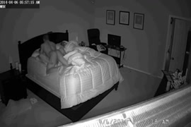 Milf maduro fode uma piça jovem com dois dildos enormes.