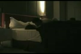 Menina dando cabeça amor adolescente