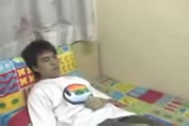 Se oferecendo para o encanador