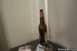 Imagens de vovos cagando