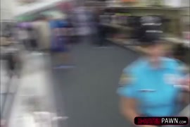 Entrgador pega mae e filha
