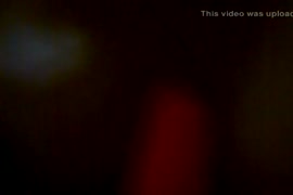 Super-fucking-quente prostituta de cabelos escuros fica sexualmente excitado por algum