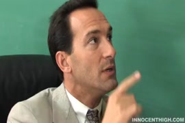 Merveilleuse inexpérimenté ne fait lapdance et fellation sauvage pour fou